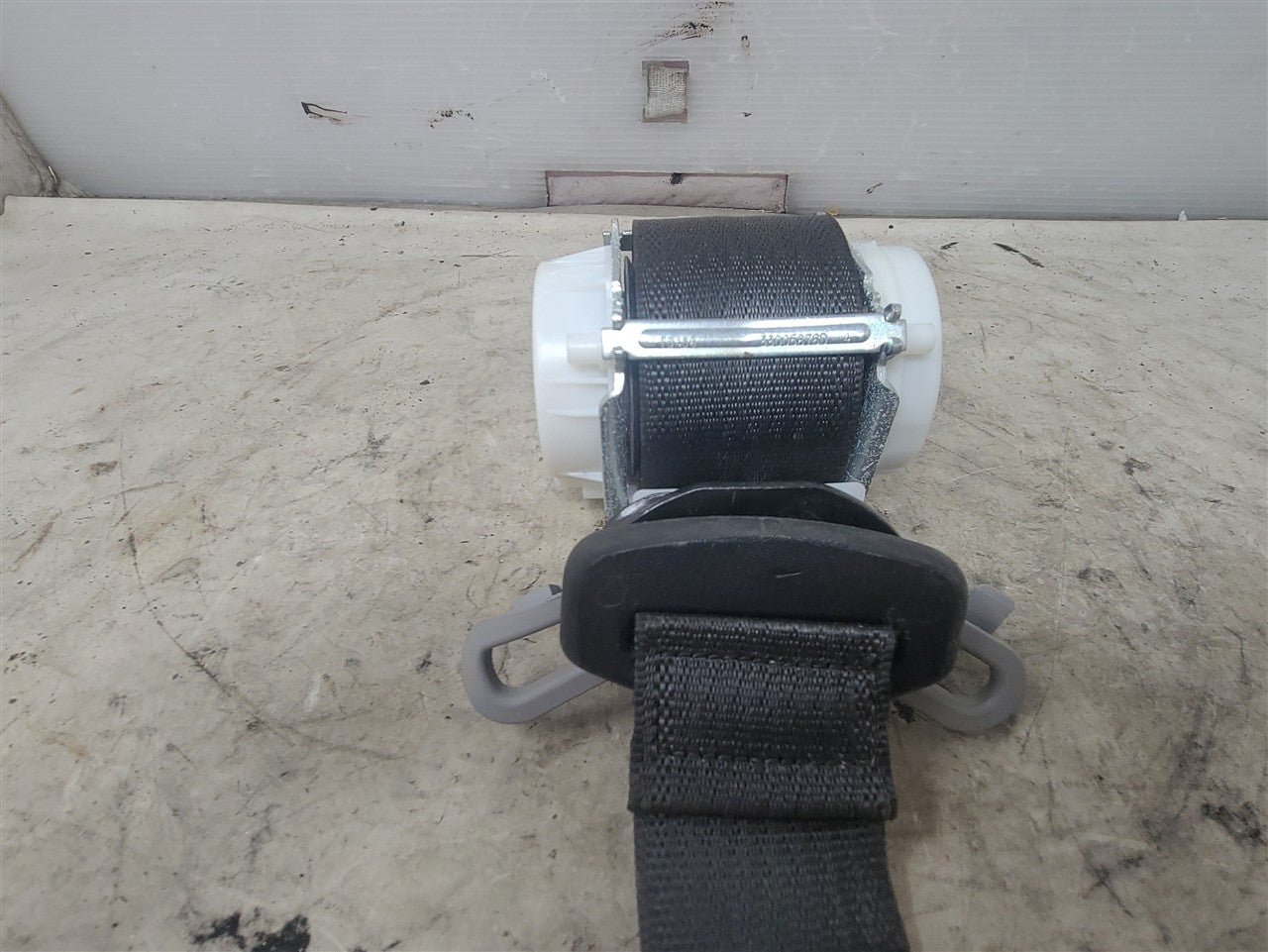 2017 SIERRA150 LH REAR SEAT BELT RETRACTOR BLACK 33331 - image 5