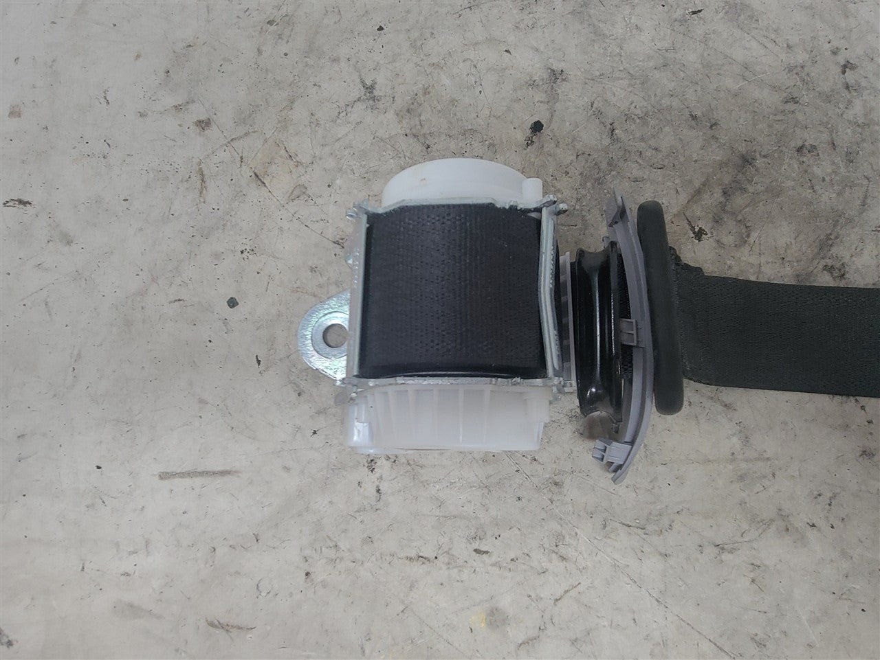2017 SIERRA150 LH REAR SEAT BELT RETRACTOR BLACK 33331 - image 6