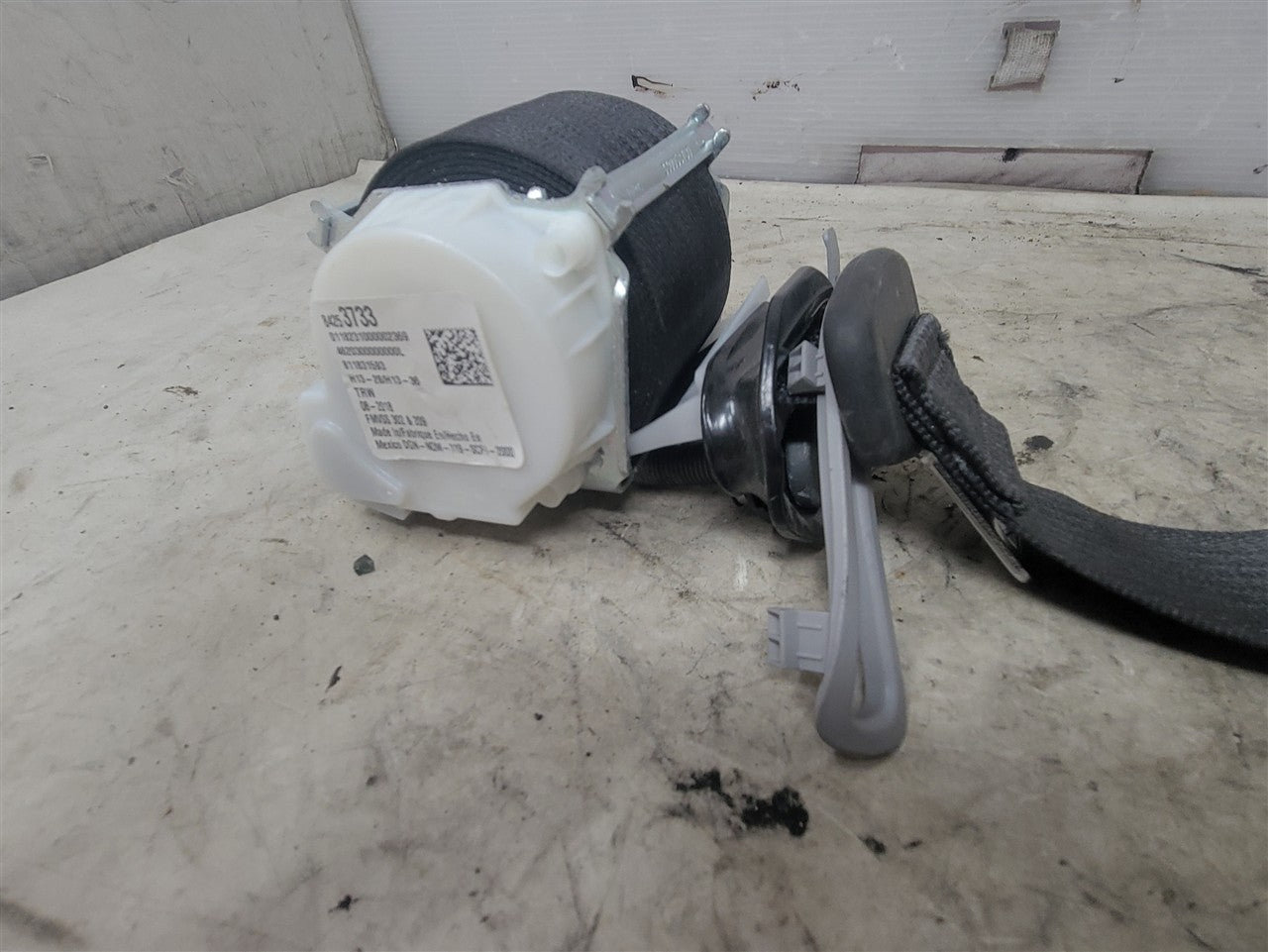 2017 SIERRA150 LH REAR SEAT BELT RETRACTOR BLACK 33331 - image 8
