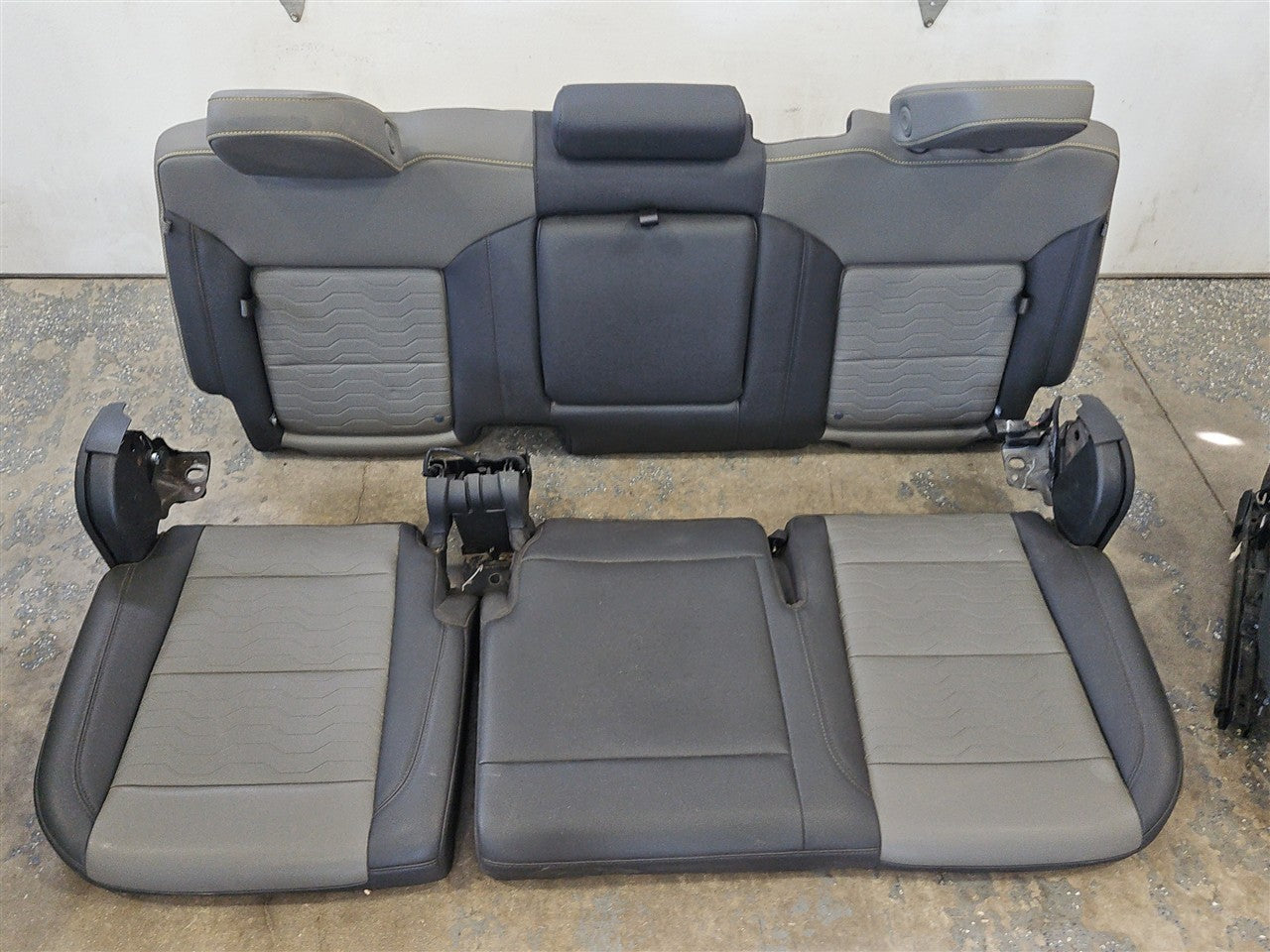 2024 SILVRDO15 ZR2 BISON FRONT & REAR SEATS HEATED 33335 - image 16