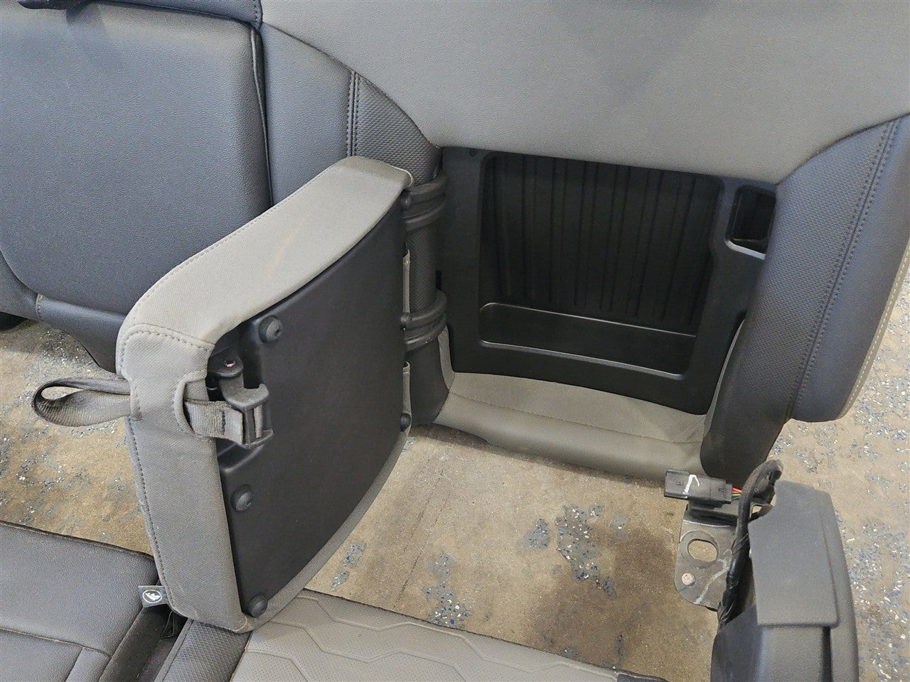 2024 SILVERADO ZR2 BISON FRONT & REAR SEATS HEATED 33335 - image 2