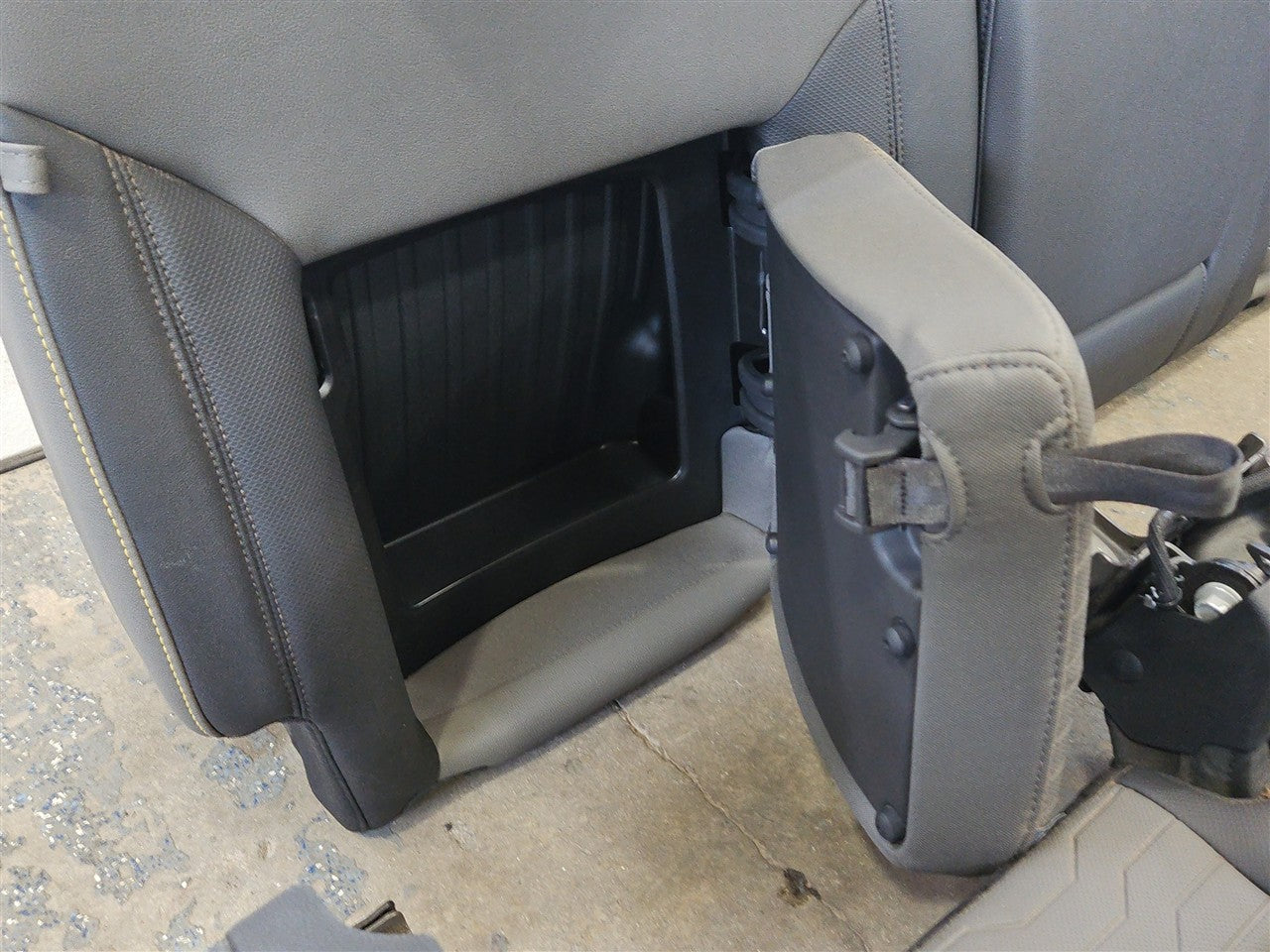 2024 SILVERADO ZR2 BISON FRONT & REAR SEATS HEATED 33335 - image 3