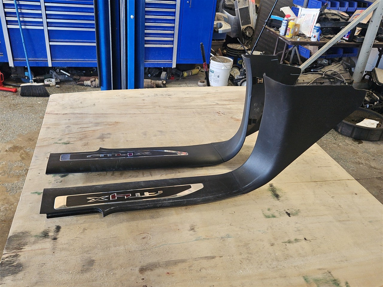 2022 SIERRA150 AT4X FRONT DOOR SILLS PAIR 33363 - image 3