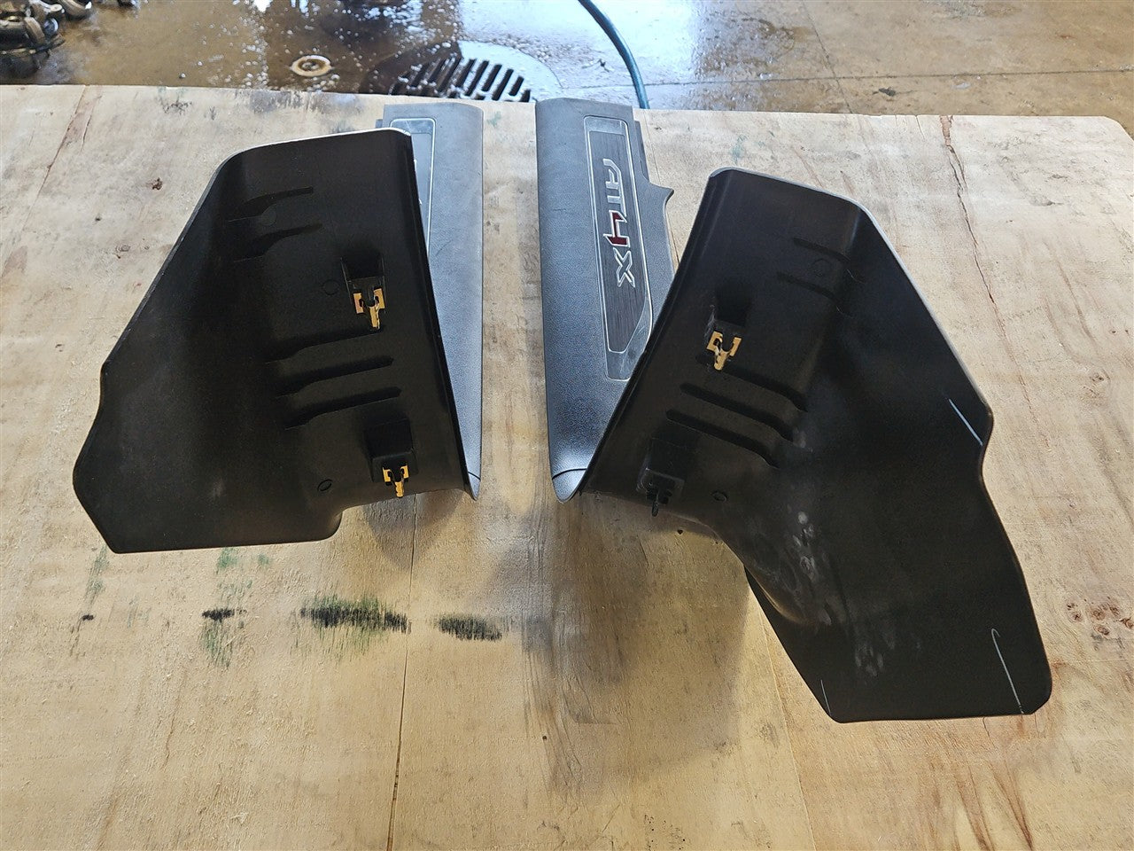 2022 SIERRA150 AT4X FRONT DOOR SILLS PAIR 33363 - image 4