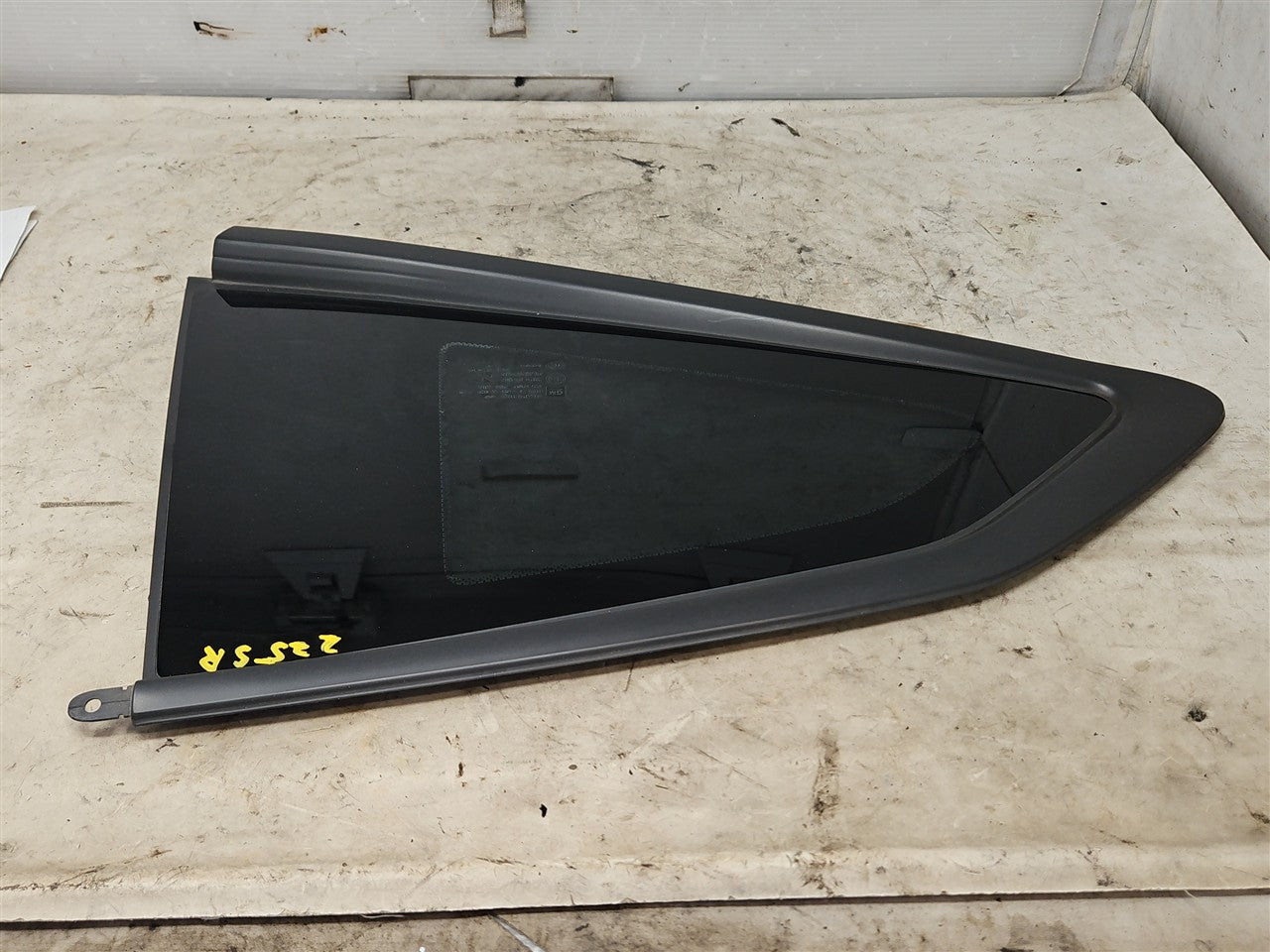 2016 CAMARO RH PASSENGER QUARTER GLASS COUPE 33366 - image 4