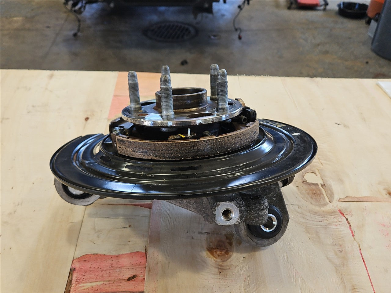 2016 CAMARO RH PASSENGER REAR SPINDLE & HUB 33370 - image 3