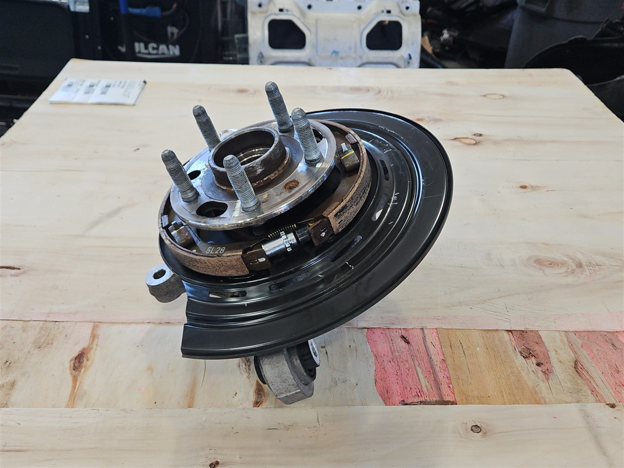 2016 CAMARO RH PASSENGER REAR SPINDLE & HUB 33370 - image 4