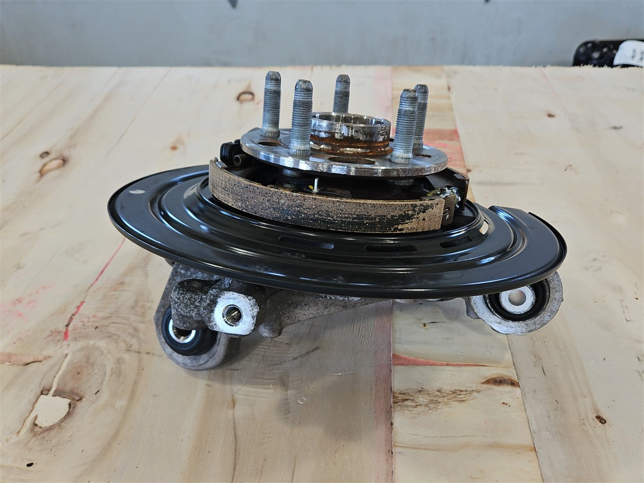 2016 CAMARO LH DRIVER REAR SPINDLE & HUB 33371 - image 3