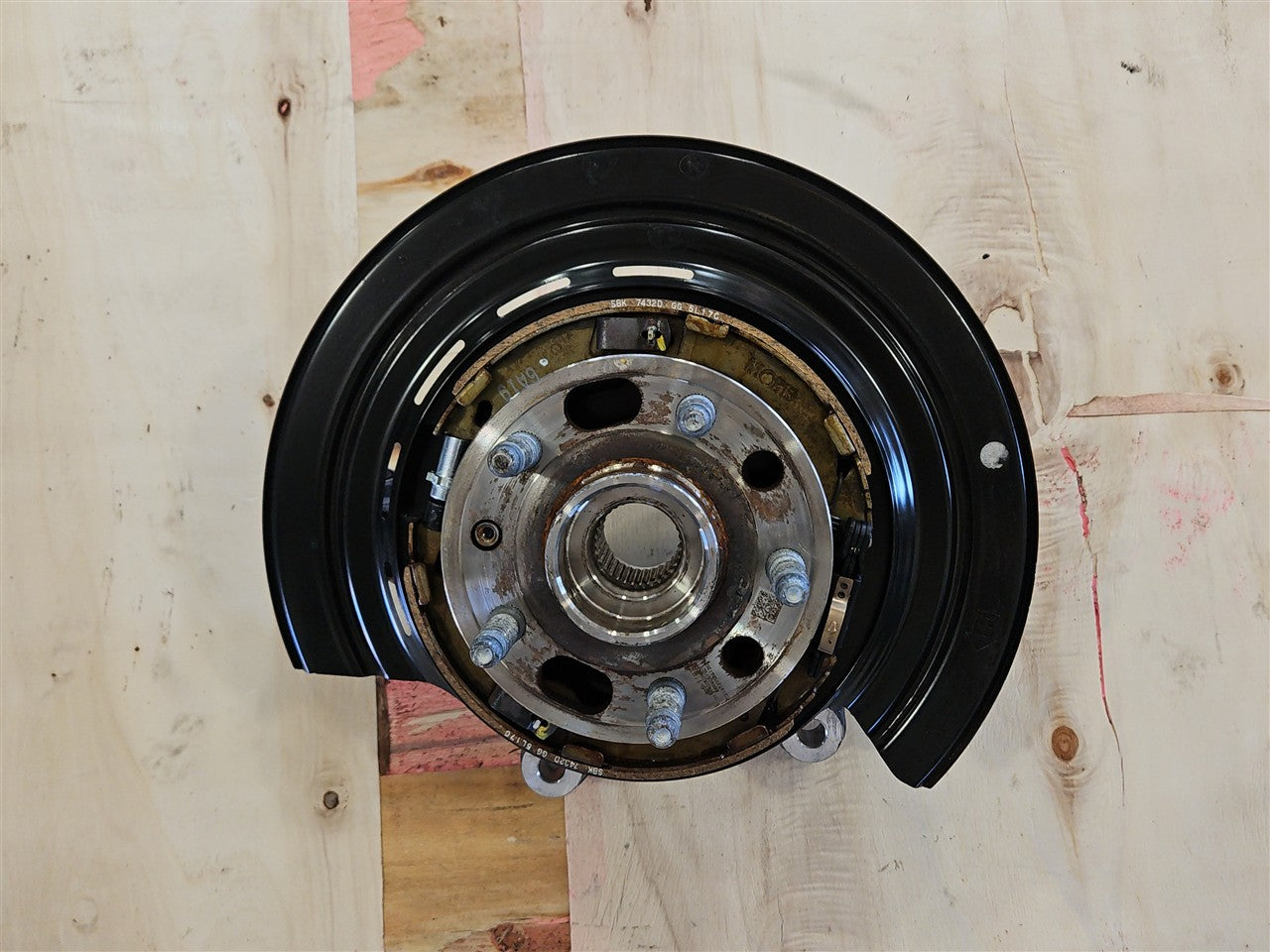 2016 CAMARO LH DRIVER REAR SPINDLE & HUB 33371 - image 5