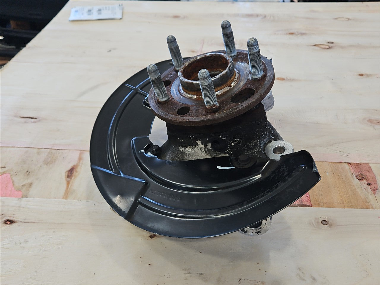2016 CAMARO LH DRIVER FRONT SPINDLE W/HUB 33372 - image 4