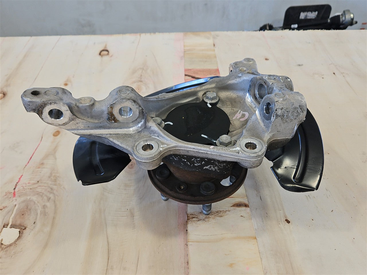 2016 CAMARO LH DRIVER FRONT SPINDLE W/HUB 33372 - image 6