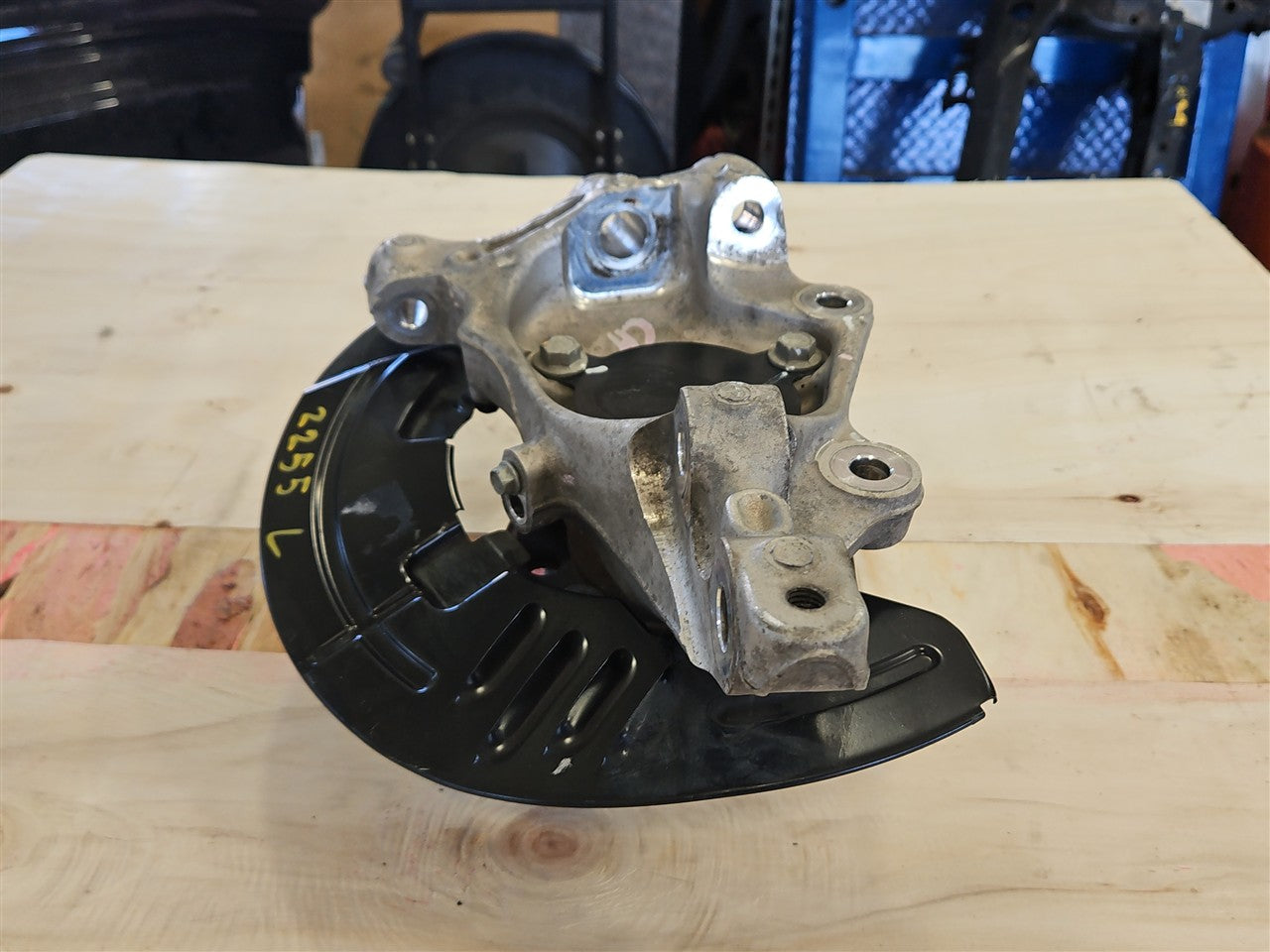 2016 CAMARO LH DRIVER FRONT SPINDLE W/HUB 33372 - image 7