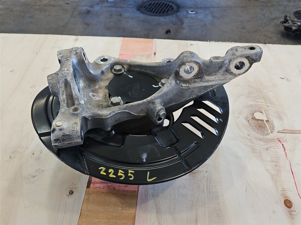 2016 CAMARO LH DRIVER FRONT SPINDLE W/HUB 33372 - image 8