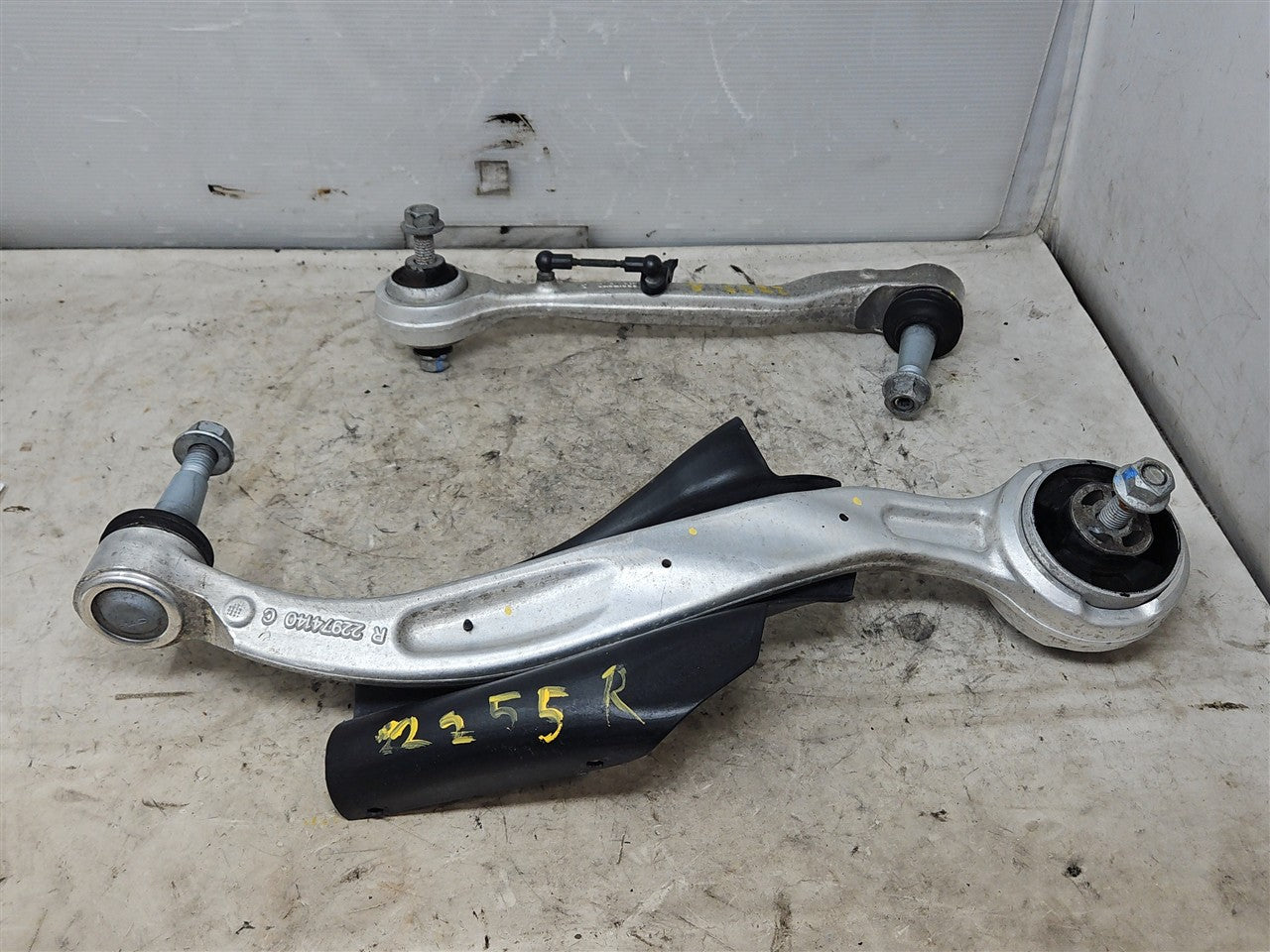 2016 CAMARO RH FRONT LOWER CONTROL ARMS PAIR 74K 33384 - image 4
