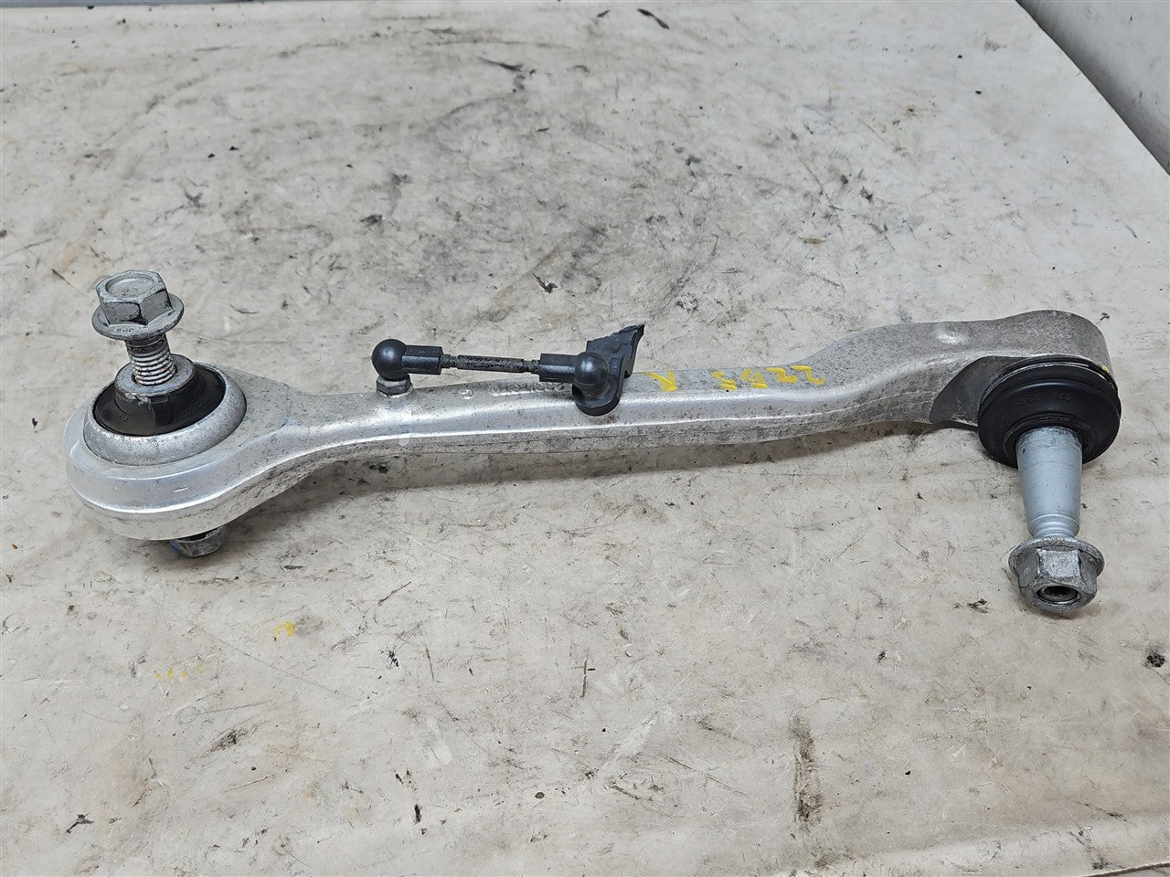 2016 CAMARO RH FRONT LOWER CONTROL ARMS PAIR 74K 33384 - image 5