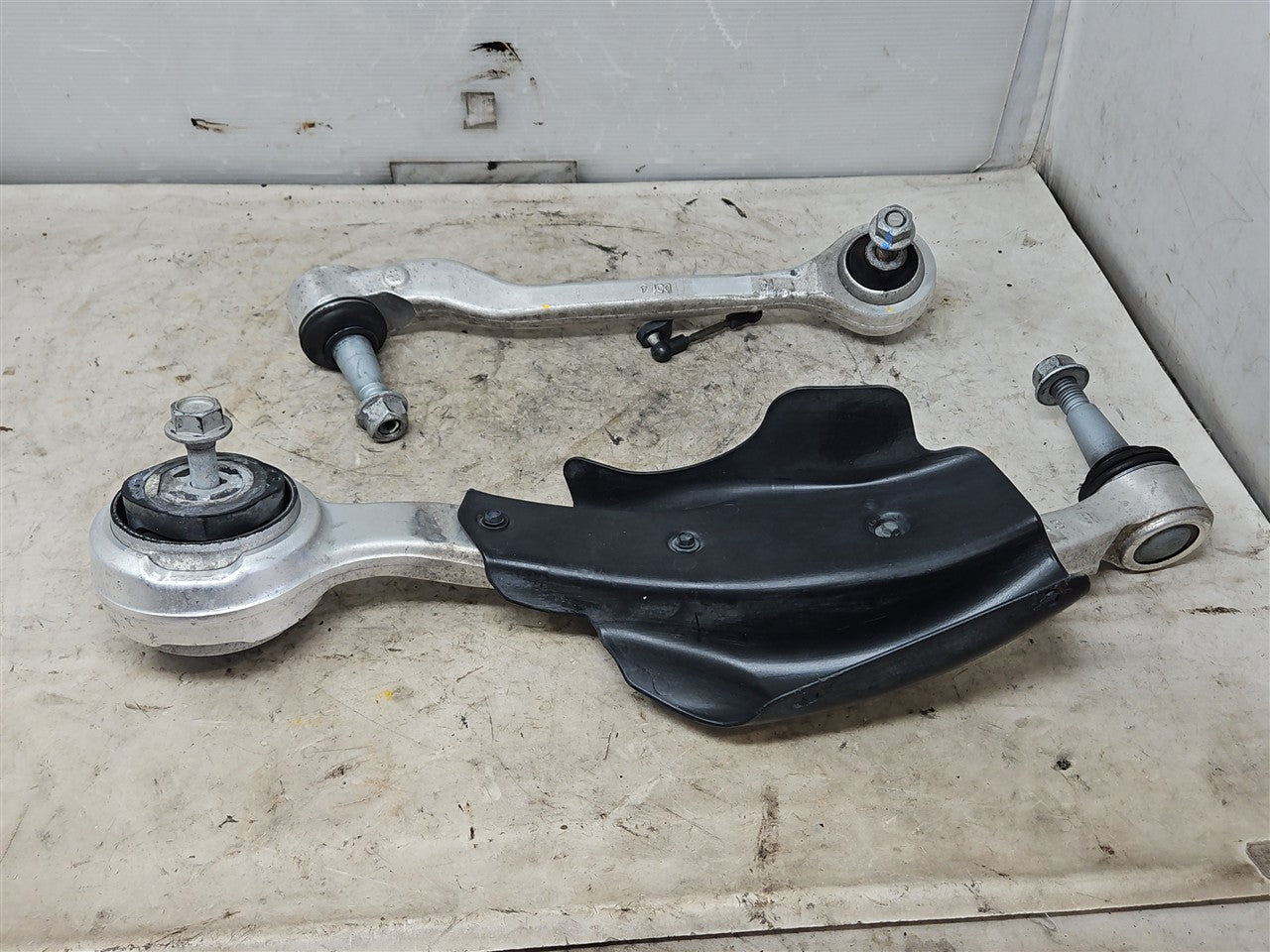 2016 CAMARO RH FRONT LOWER CONTROL ARMS PAIR 74K 33384 - image 8