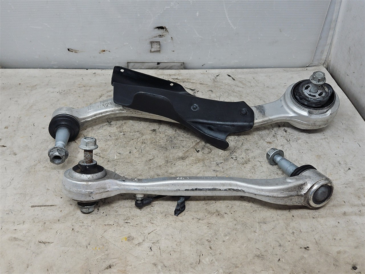 2016 CAMARO RH FRONT LOWER CONTROL ARMS PAIR 74K 33384 - image 10