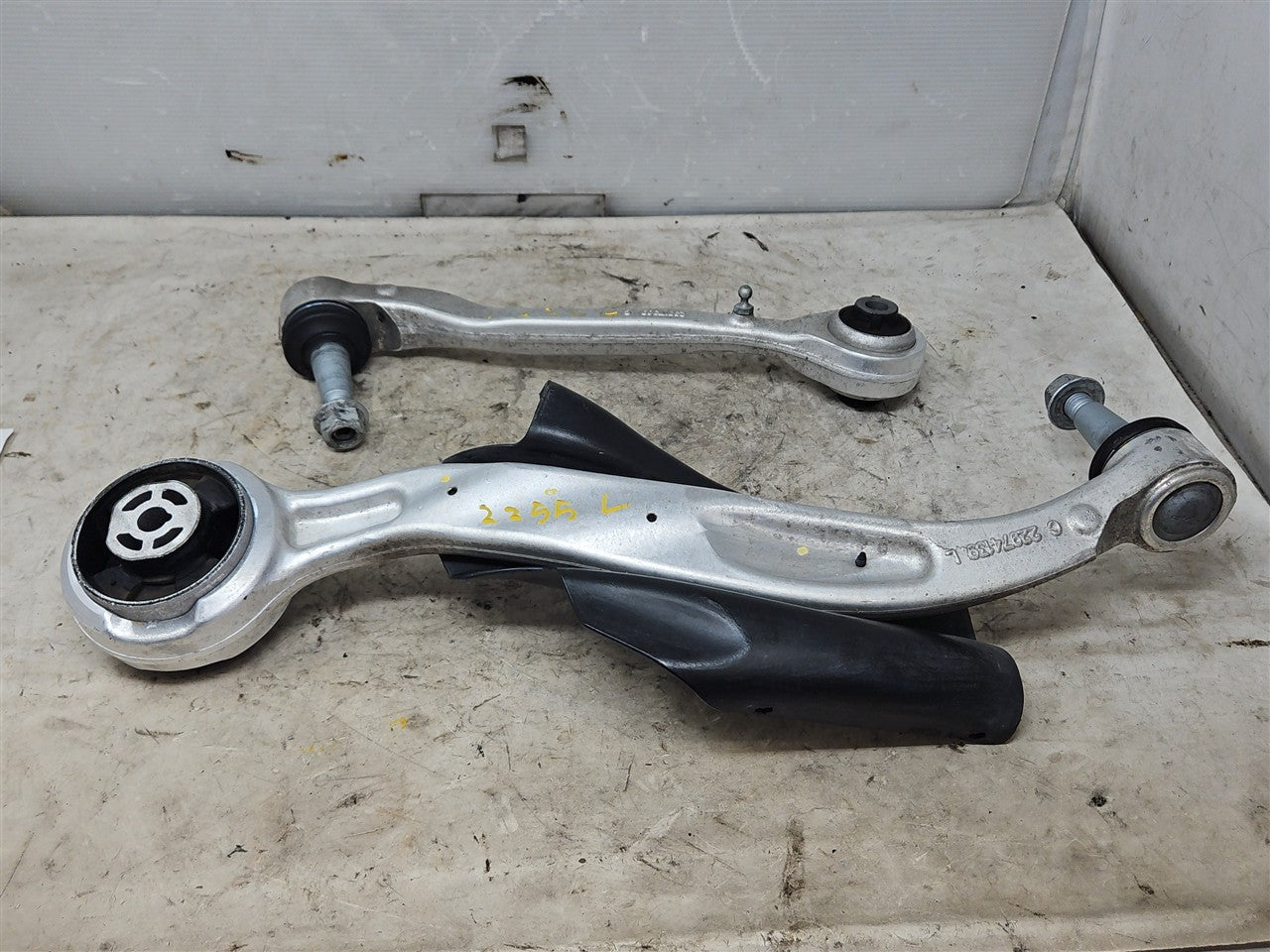 2016 CAMARO LH FRONT LOWER CONTROL ARMS PAIR 74K 33385 - image 2