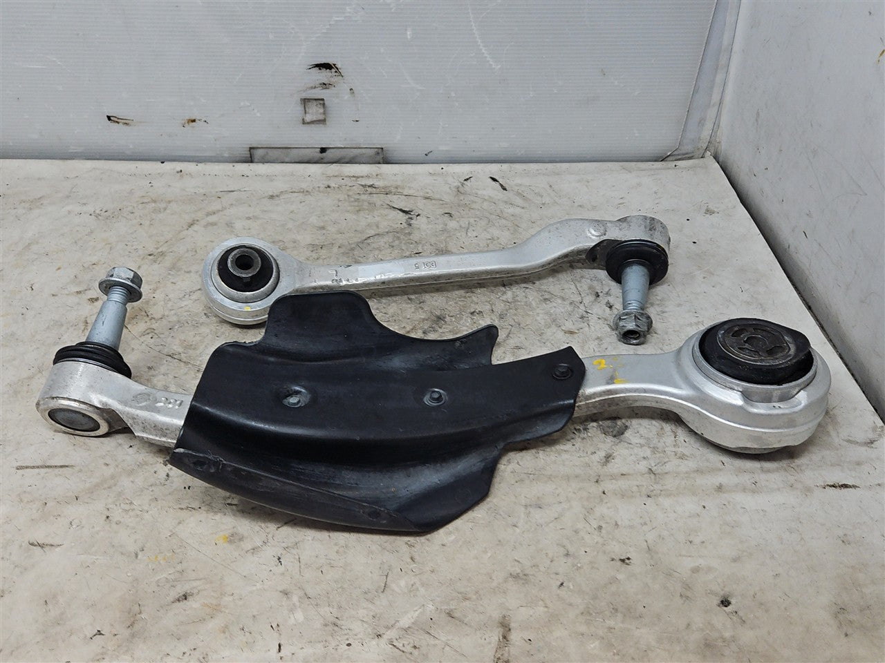 2016 CAMARO LH FRONT LOWER CONTROL ARMS PAIR 74K 33385 - image 8