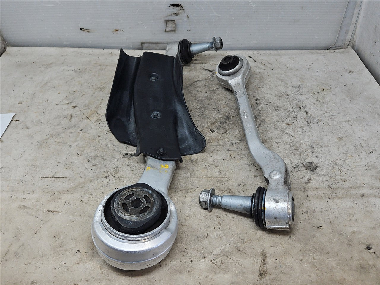 2016 CAMARO LH FRONT LOWER CONTROL ARMS PAIR 74K 33385 - image 9
