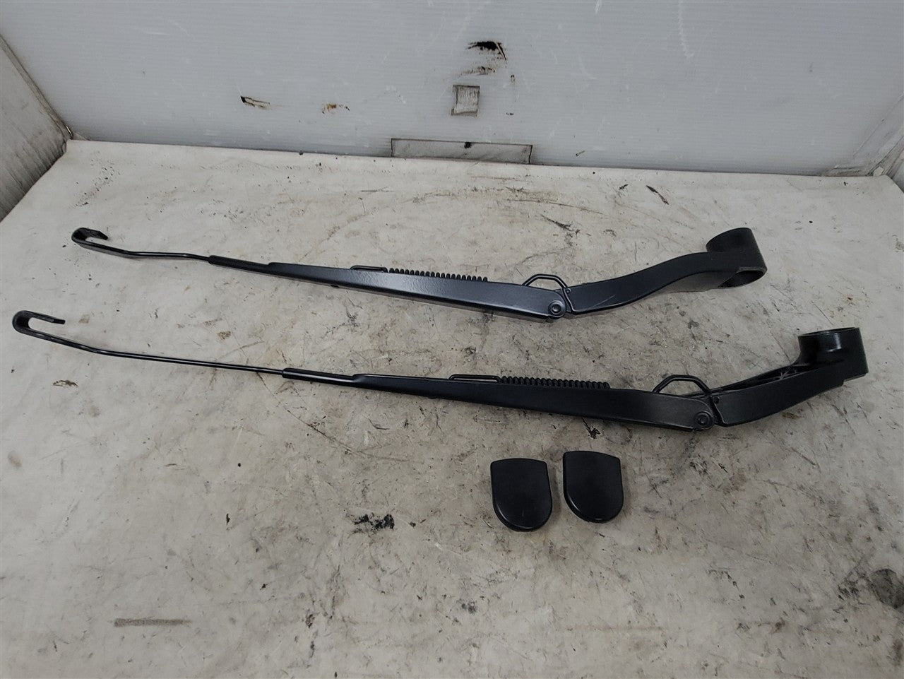 2016 CAMARO WINDSHIELD WIPER ARMS PAIR LH RH 33390 - image 1