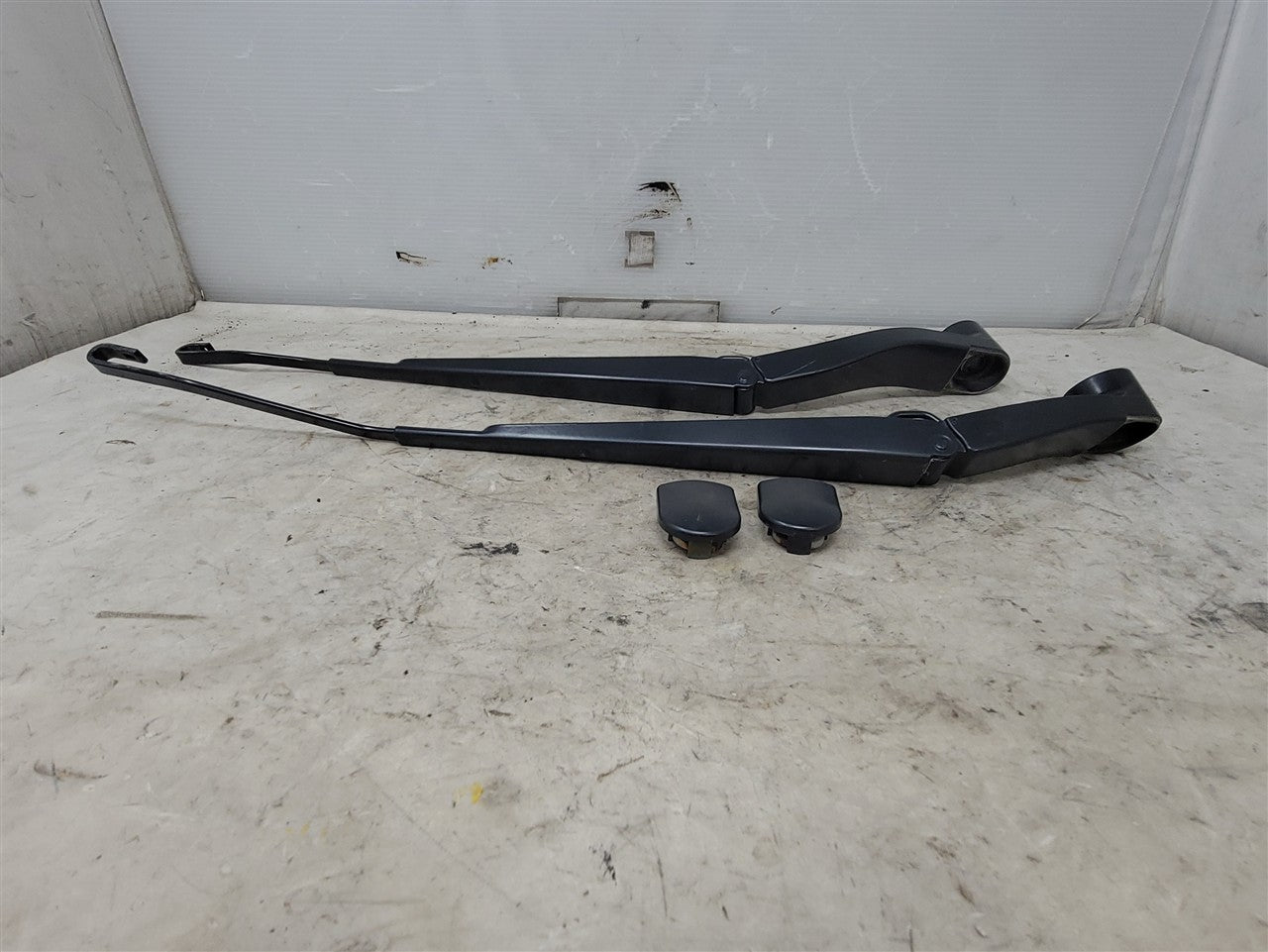 2016 CAMARO WINDSHIELD WIPER ARMS PAIR LH RH 33390 - image 2