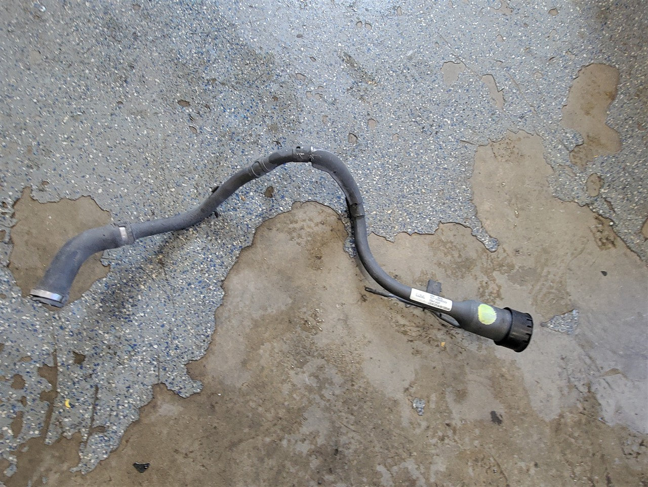 2016 CAMARO FUEL FILLER NECK 84683322 84218958 33391 - image 9