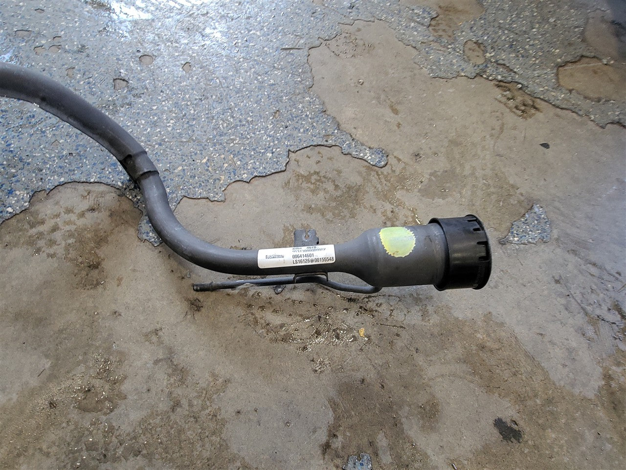 2016 CAMARO FUEL FILLER NECK 84683322 84218958 33391 - image 11