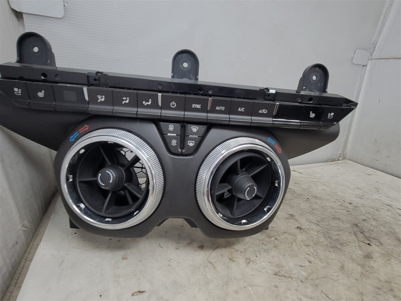 2016 CAMARO DUAL ZONE TEMPERATURE CONTROLS HEAT 33398 - image 1