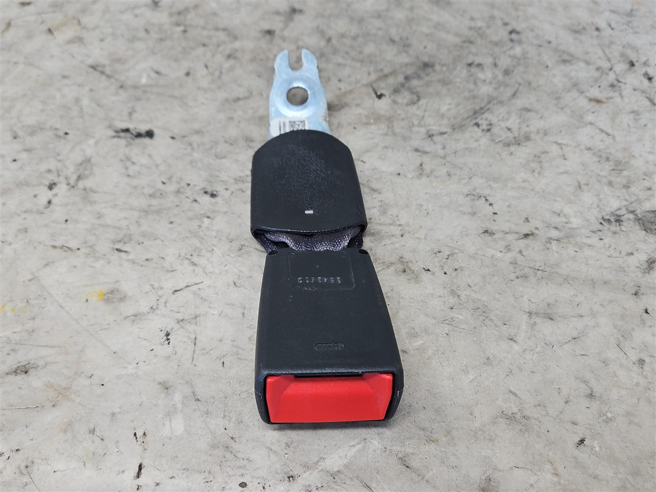 2016 CAMARO REAR SEAT BELT BUCKLE FITS LH OR RH 33402 - image 2
