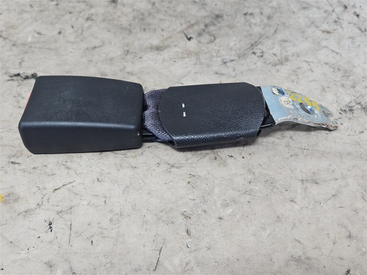 2016 CAMARO REAR SEAT BELT BUCKLE FITS LH OR RH 33402 - image 6