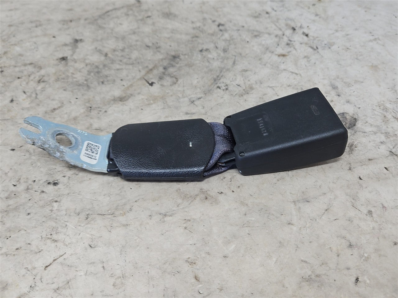 2016 CAMARO REAR SEAT BELT BUCKLE FITS LH OR RH 33403 - image 2