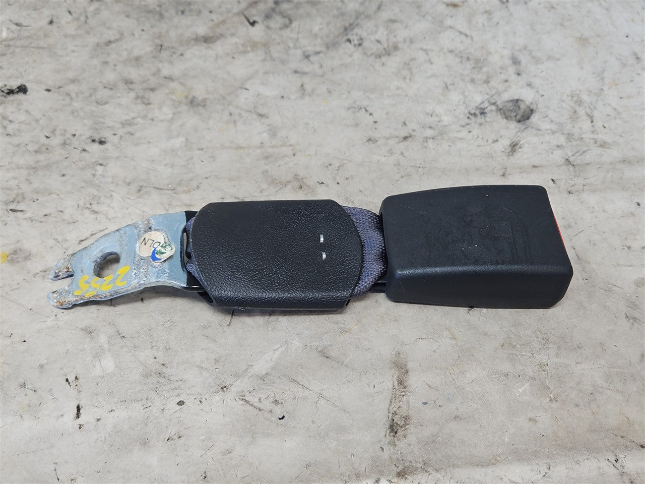 2016 CAMARO REAR SEAT BELT BUCKLE FITS LH OR RH 33403 - image 7