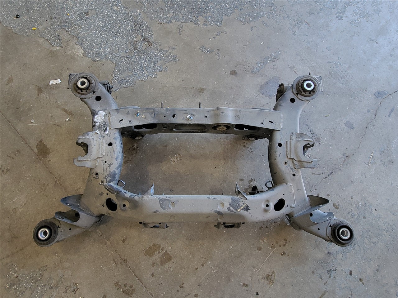2016 CAMARO REAR SUSPENSION CRADLE CROSSMEMBER 33406 - image 1