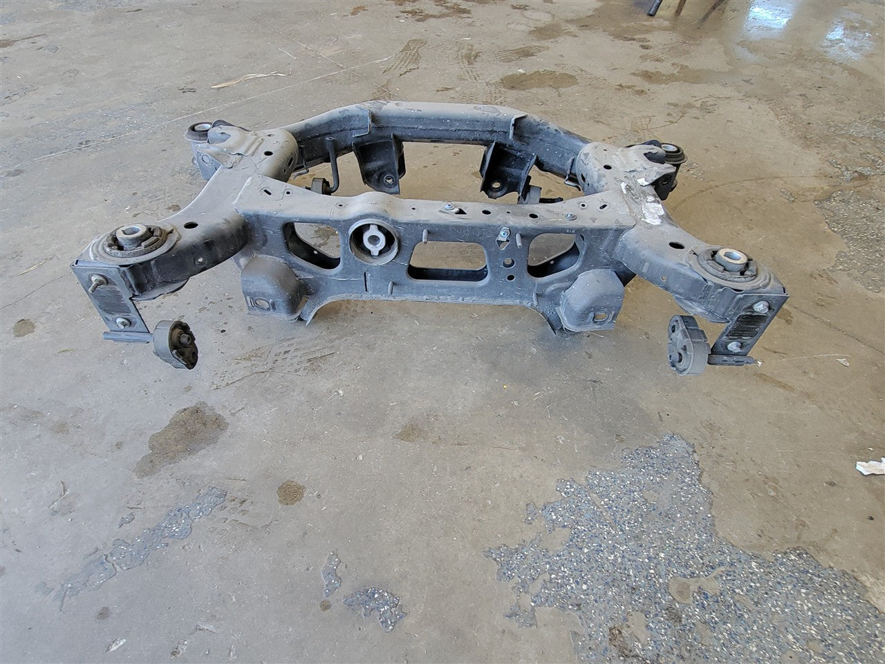 2016 CAMARO REAR SUSPENSION CRADLE CROSSMEMBER 33406 - image 4