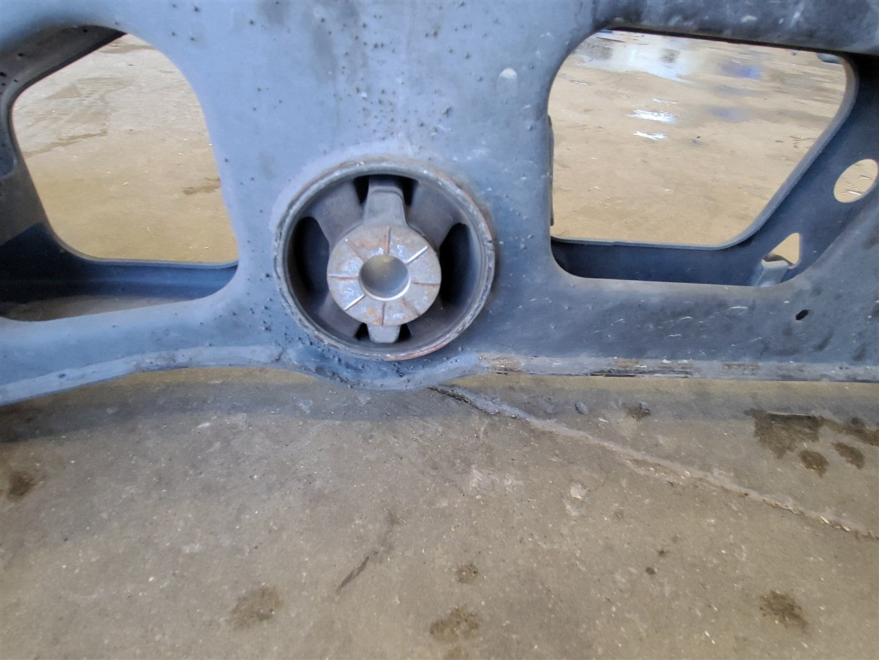 2016 CAMARO REAR SUSPENSION CRADLE CROSSMEMBER 33406 - image 8