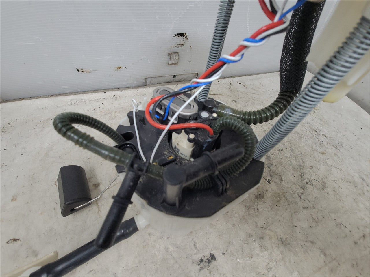 6.2L SS IN TANK FUEL PUMP 74K MI 33412 - image 2