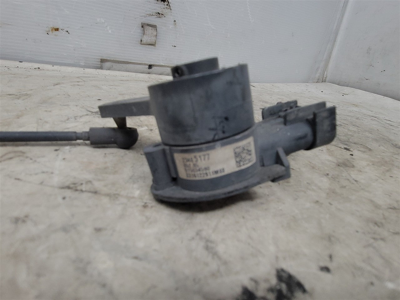2016 CAMARO RH REAR RIDE HEIGHT SENSOR 23405177 33414 - image 2