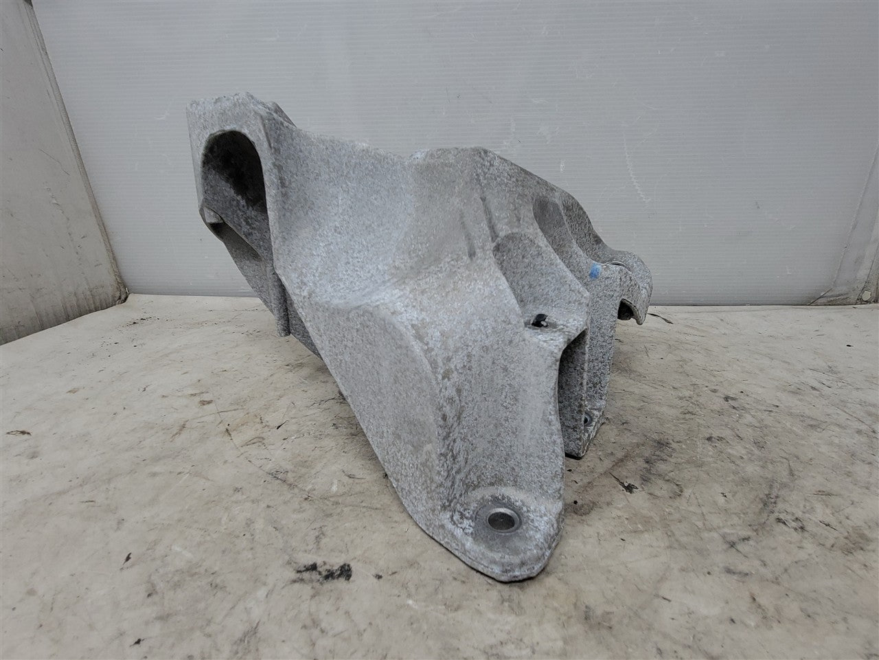 2016 CAMARO LH DRIVER ENGINE MOUNT STAND 33419 - image 8