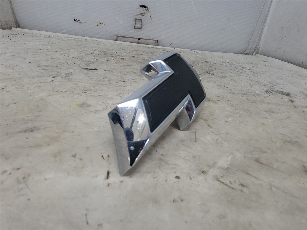 2016 CAMARO FRONT BOW TIE EMBLEM BADGE 23269466 33427 - image 8