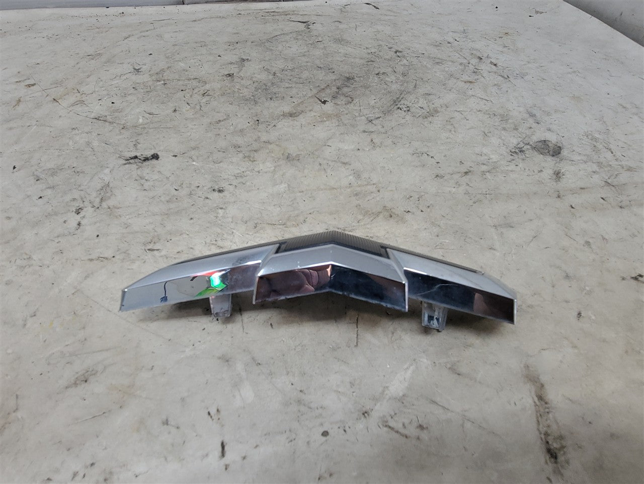 2016 CAMARO FRONT BOW TIE EMBLEM BADGE 23269466 33427 - image 3