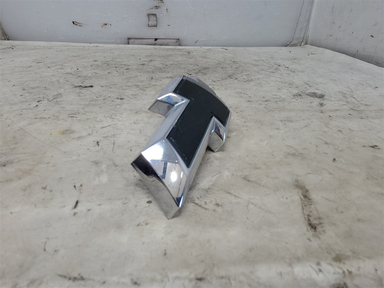 2016 CAMARO FRONT BOW TIE EMBLEM BADGE 23269466 33427 - image 4