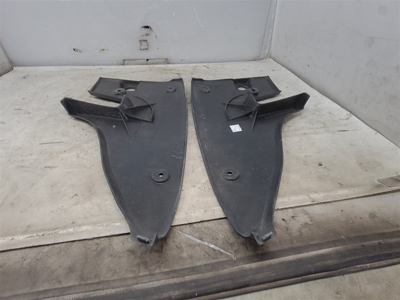 2016 CAMARO TAIL LAMP LIGHT COVER PANELS PAIR 33428 - image 12