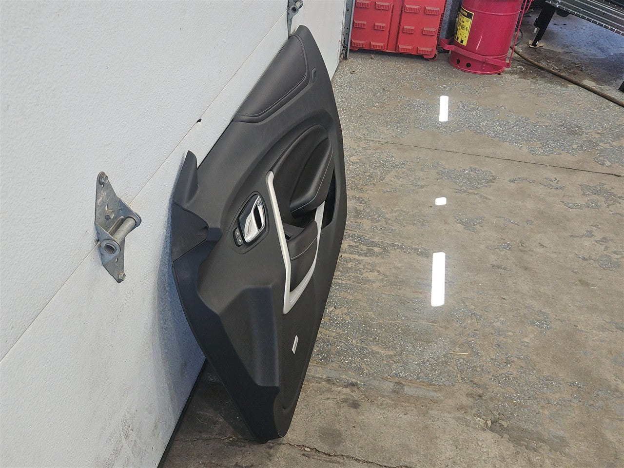 2016 CAMARO RH FRONT DOOR PANEL TRIM 2SS COUPE 33432 - image 3