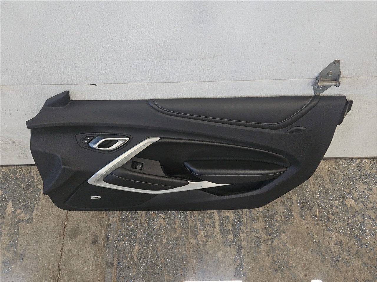 2016 CAMARO RH FRONT DOOR PANEL TRIM 2SS COUPE 33432 - image 6