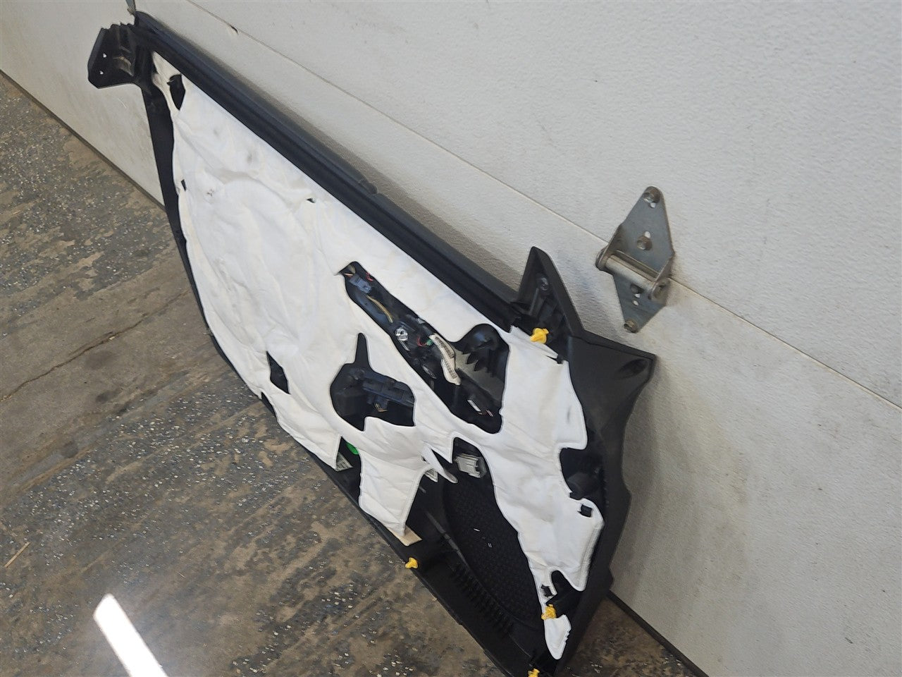 2016 CAMARO RH FRONT DOOR PANEL TRIM 2SS COUPE 33432 - image 10