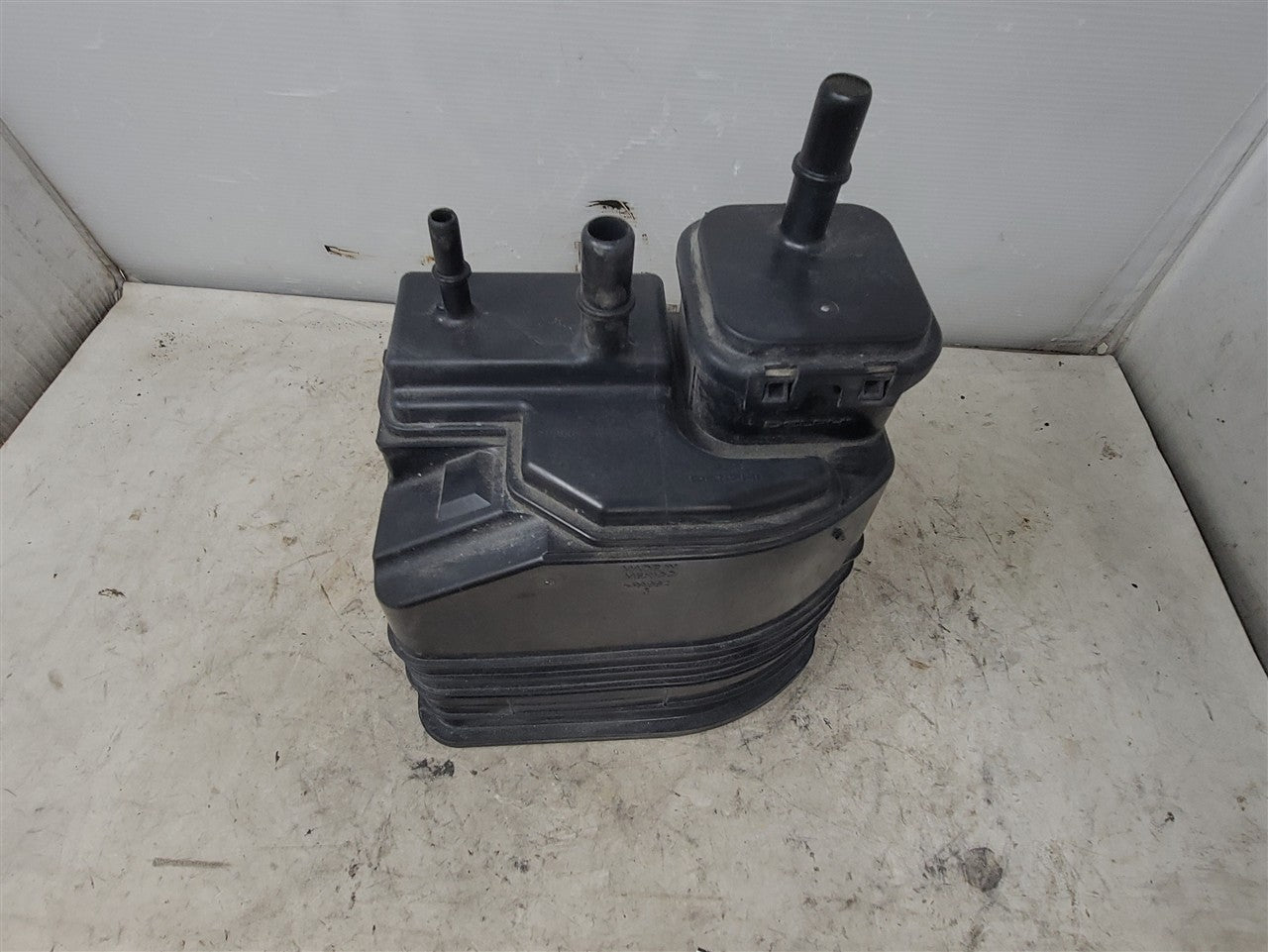 2016 CAMARO FUEL VAPOR CHARCOAL CANISTER 2095148 33439 - image 2