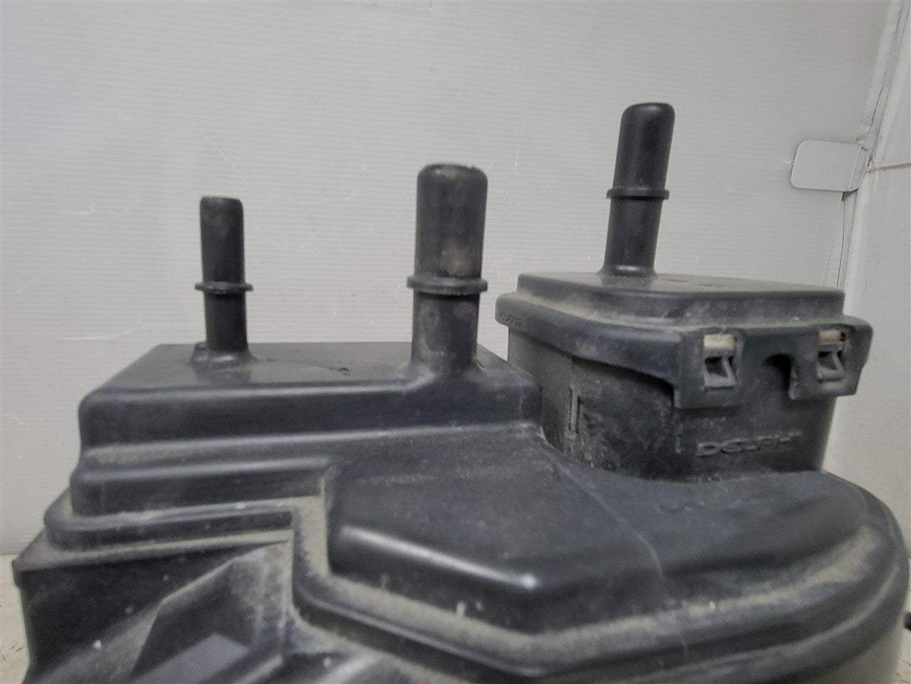2016 CAMARO FUEL VAPOR CHARCOAL CANISTER 2095148 33439 - image 3