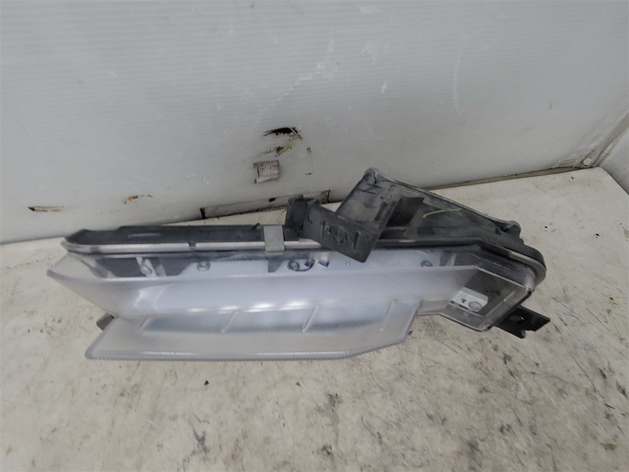 2016 CAMARO LH DAYTIME RUNNING LAMP DRL 23433655 33441 - image 2