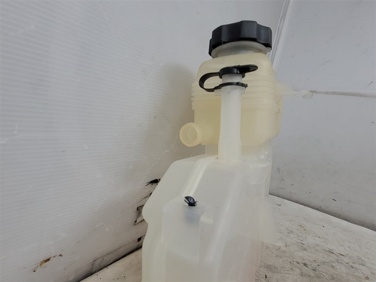 2016 CAMARO COOLANT BOTTLE TANK 22948113 33448 - image 9
